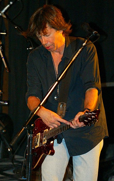 pat travers 198_std.jpg