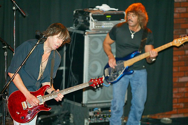 pat travers 261_std.jpg