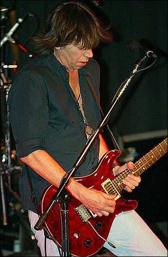 pat travers 081_std.jpg