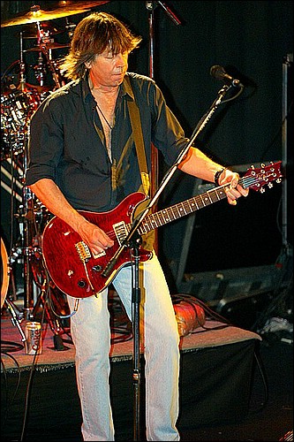 pat travers 088_std.jpg