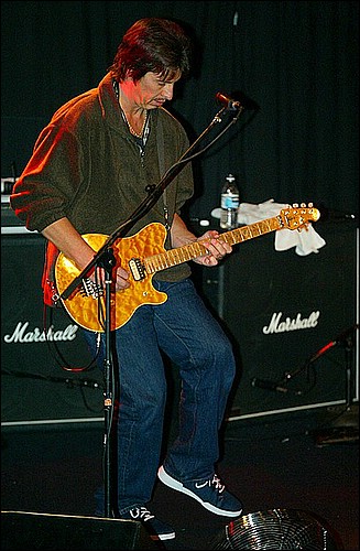 pat travers 243_std.jpg