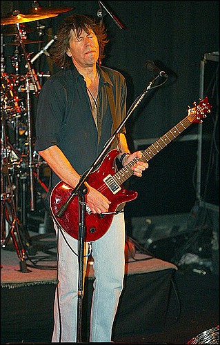 pat travers 275 copy_std.jpg
