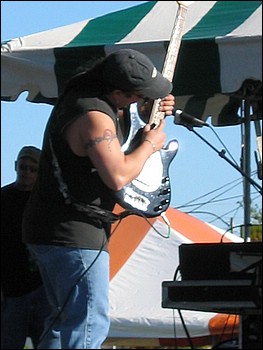 Pat Travers 4-3-05 060.jpg