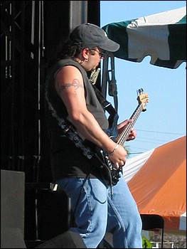 Pat Travers 4-3-05 061.jpg