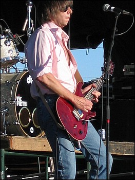 Pat Travers 4-3-05 080.jpg